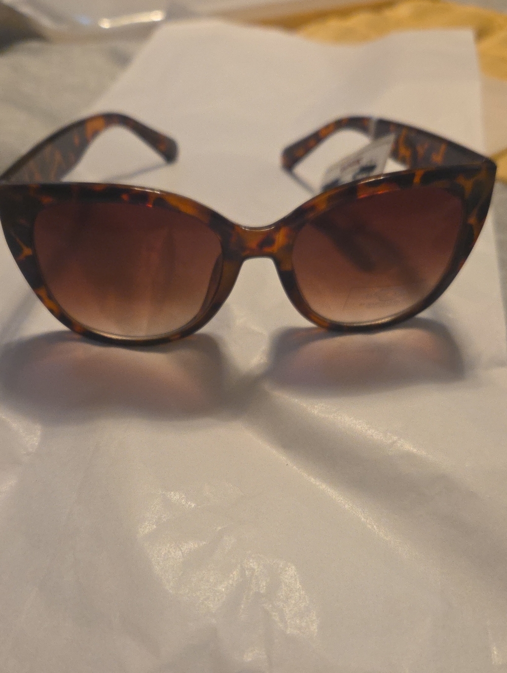 Oscar de la Renta Tortoiseshell Sunglasses with Brown Gradient Lenses #59
